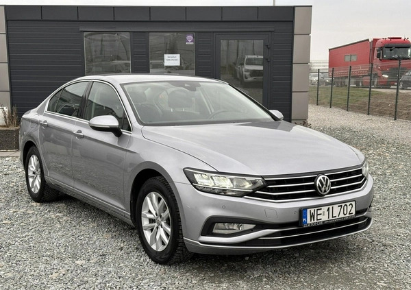 Volkswagen Passat cena 79900 przebieg: 111800, rok produkcji 2020 z Wojkowice małe 379